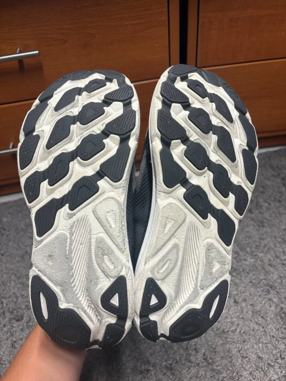 Hoka One One Clifton 9 Running Shoes - Men's Size 10D - Black/White